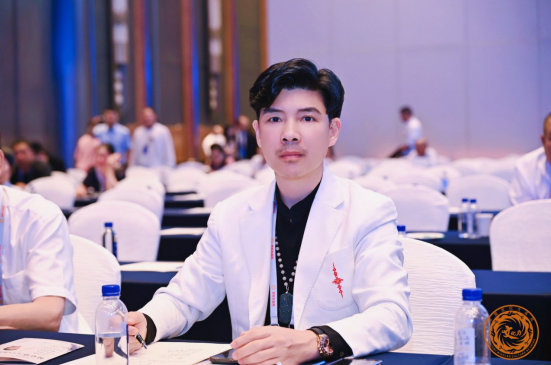 邹易国学创始人邹曜名应邀出席第二十六届世纪大采风品牌人物年度盛典