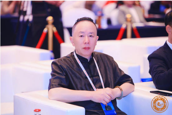 中国左手反书及双手书法大世界基尼斯记录缔造者 ——孙百根应邀出席第二十六届世纪大采风品牌人物年度盛典